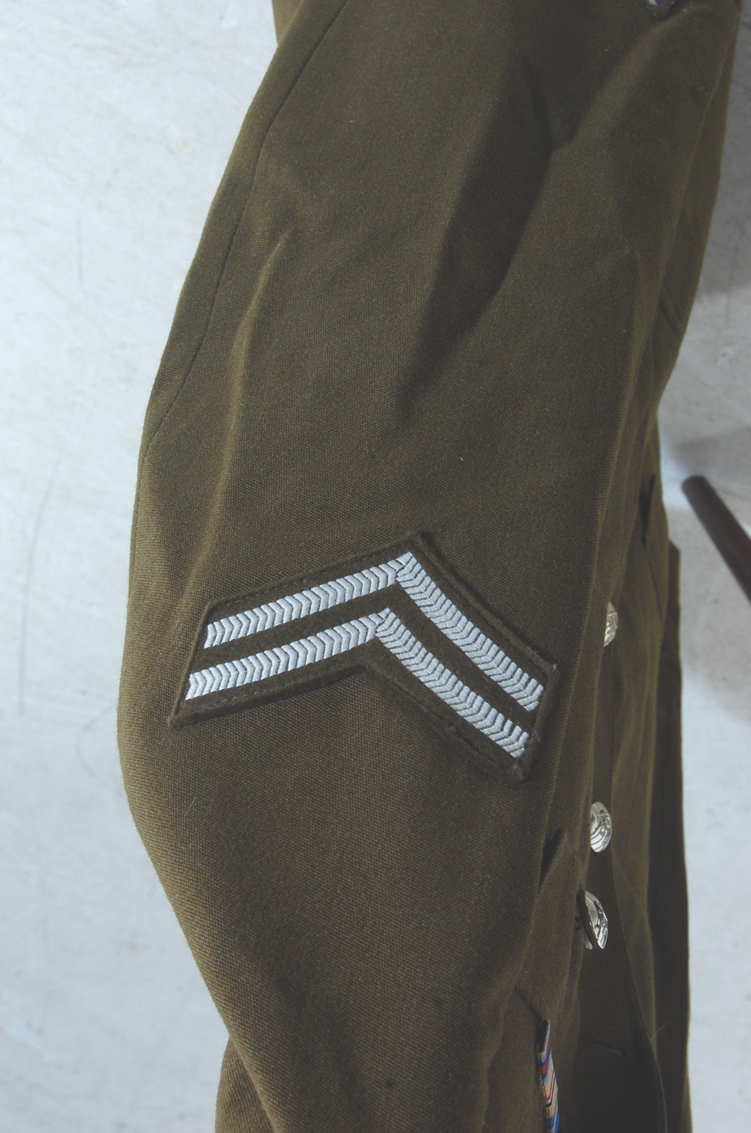 20TH CENTURY BRITISH ARMY ROYAL ARTILLERY UNIFORM JACKET - Image 7 of 9