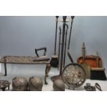 COLLECTION OF EARLY 20TH CENTURY BRASS FIRESIDE WARE