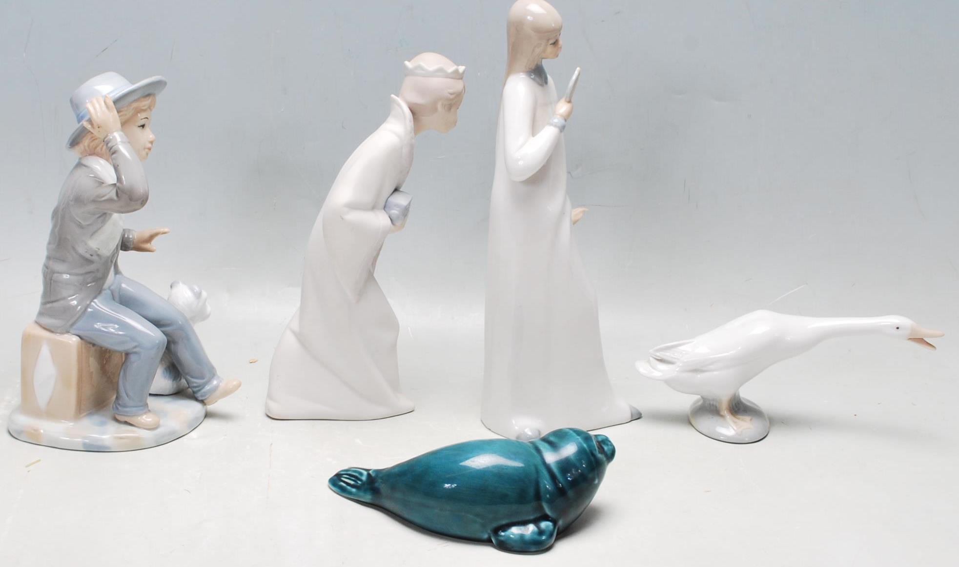 COLLECTION OF VINTAGE LATE 20TH CENTURY PORCELAIN FIGURINES BY LLADRO AND CASADES - Image 2 of 7