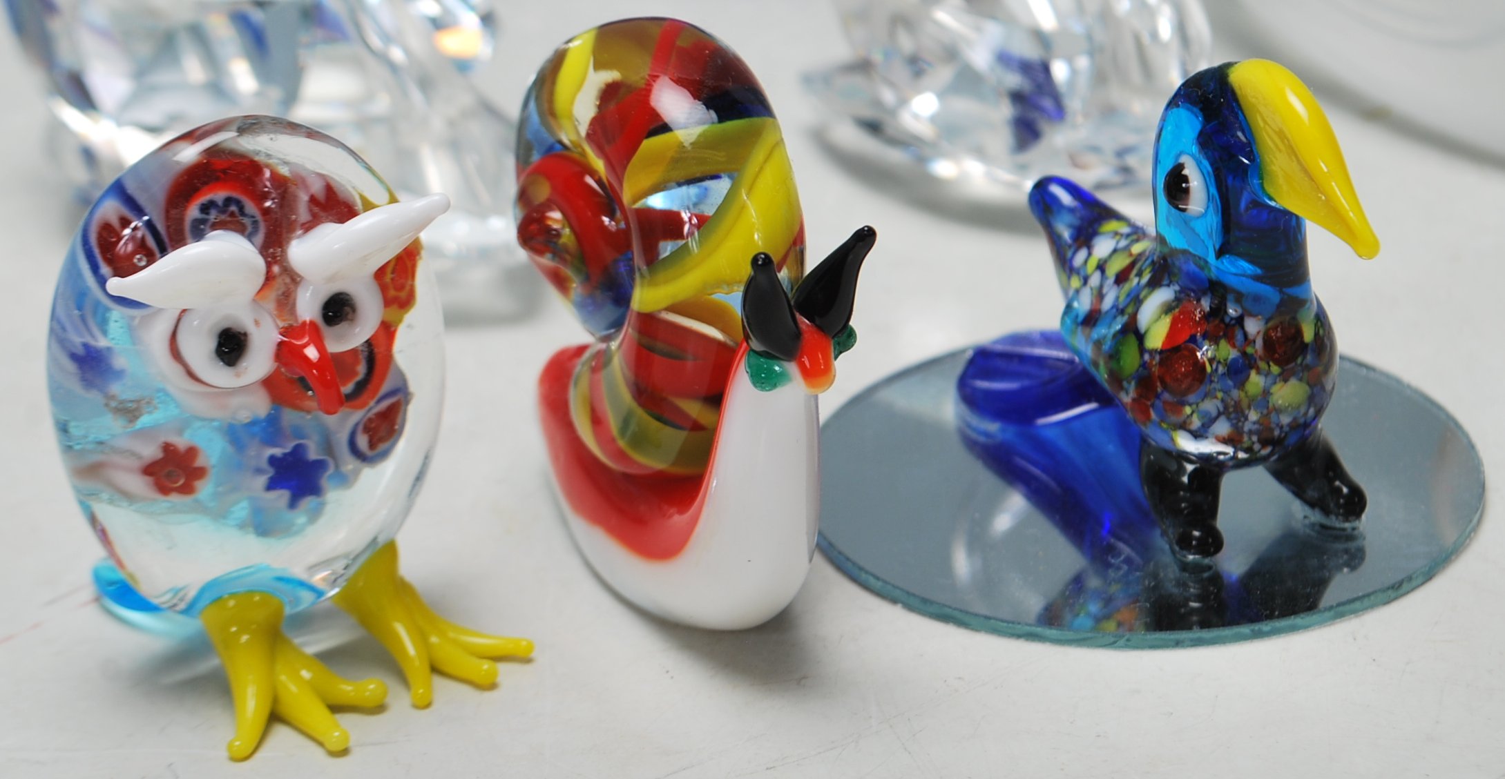 LARGE QUANTITY OF VINATGE RETRO STUDIO ART GLASS MINIATURE FIGURINES - Image 6 of 13