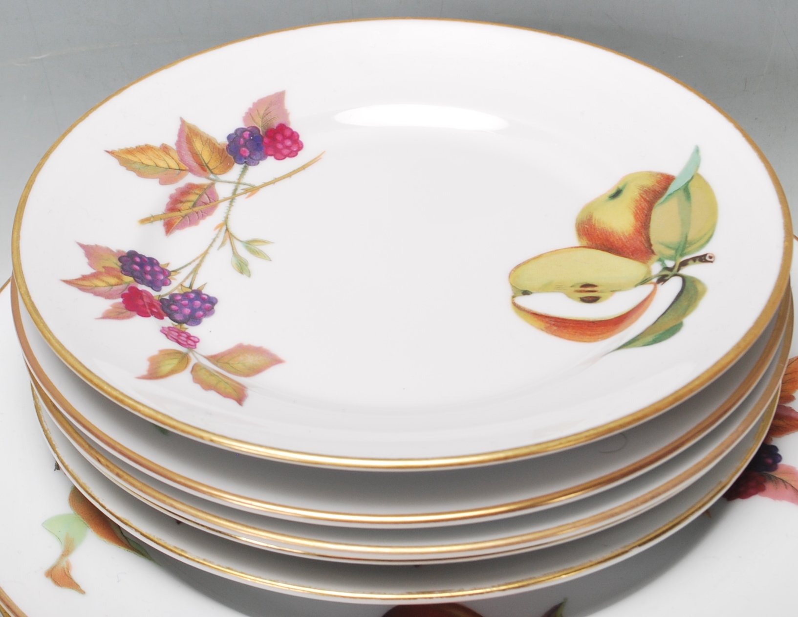 20TH CENTURY ROYAL WORCESTER EVESHAM PATTERN DINNER SERVICE - Image 14 of 19