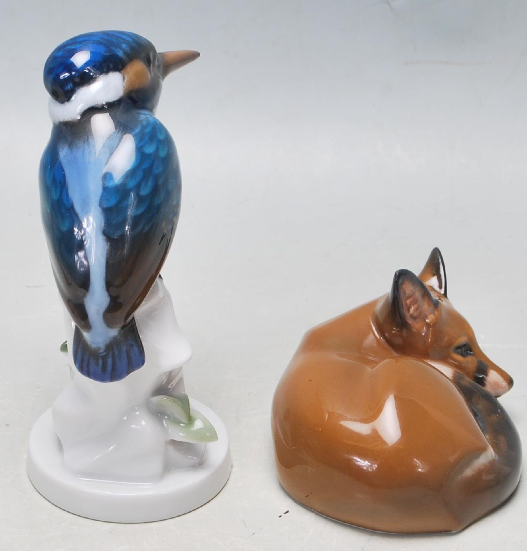 LATE 20TH CENTURY PORCELAIN HAND PAINTED FIGURINE - Image 4 of 5