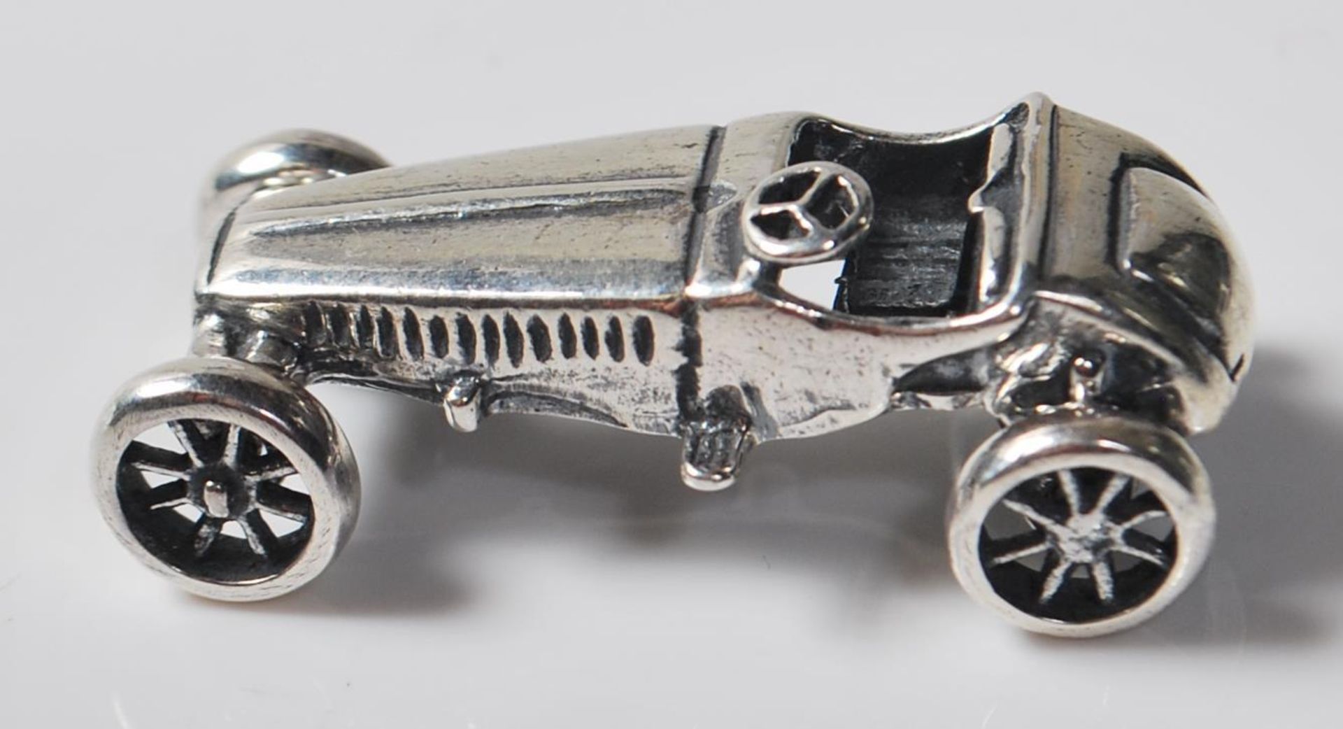 STANMPED 930 SILVER FIGURINE OF AN ART DECO ERA MOTOR CAR - Bild 3 aus 4