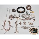 GORUP OF ANTIQUE AND VINTAGE JEWELLERY