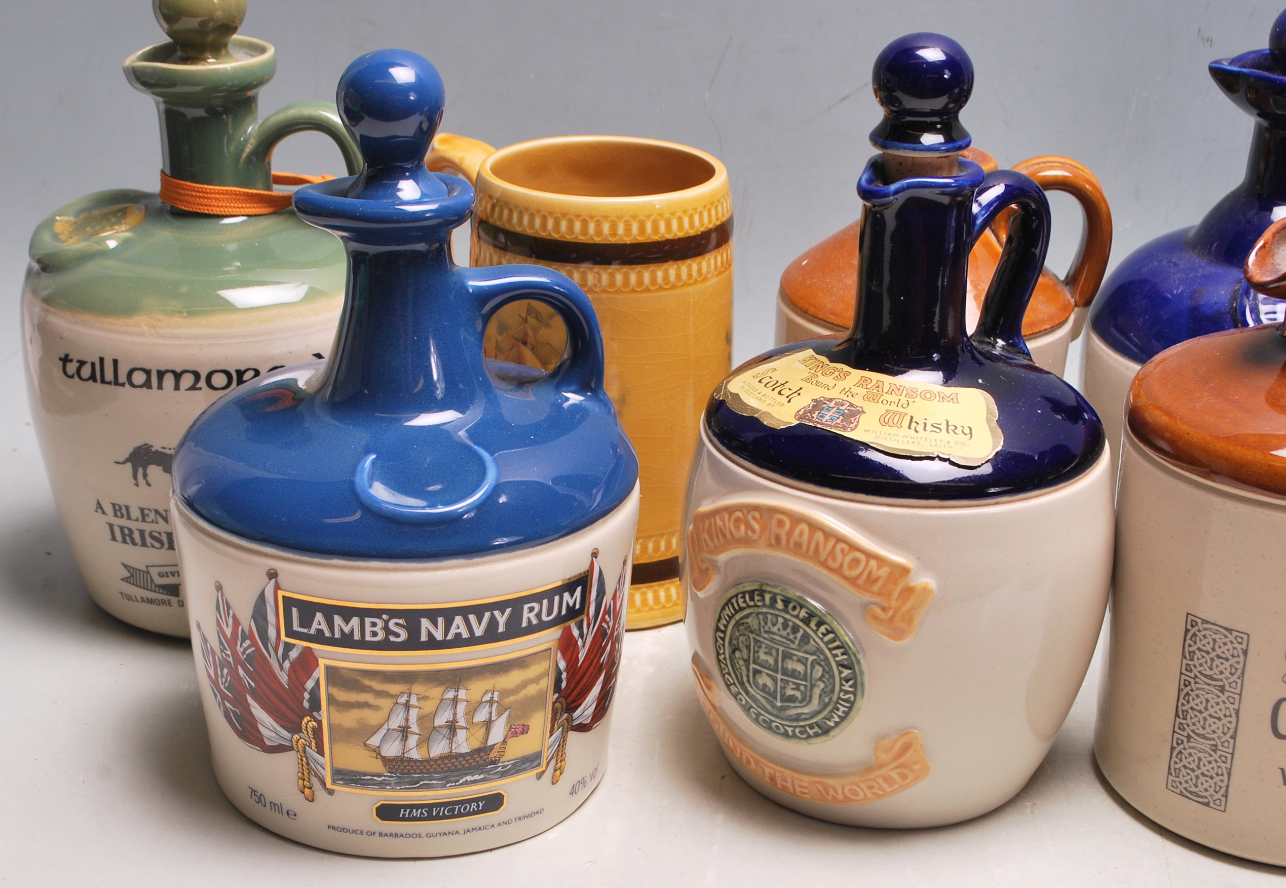 LARGE COLLECTION OF 20TH CENTURY PUB ADVERTISING CERAMIC JUGS - Image 4 of 7