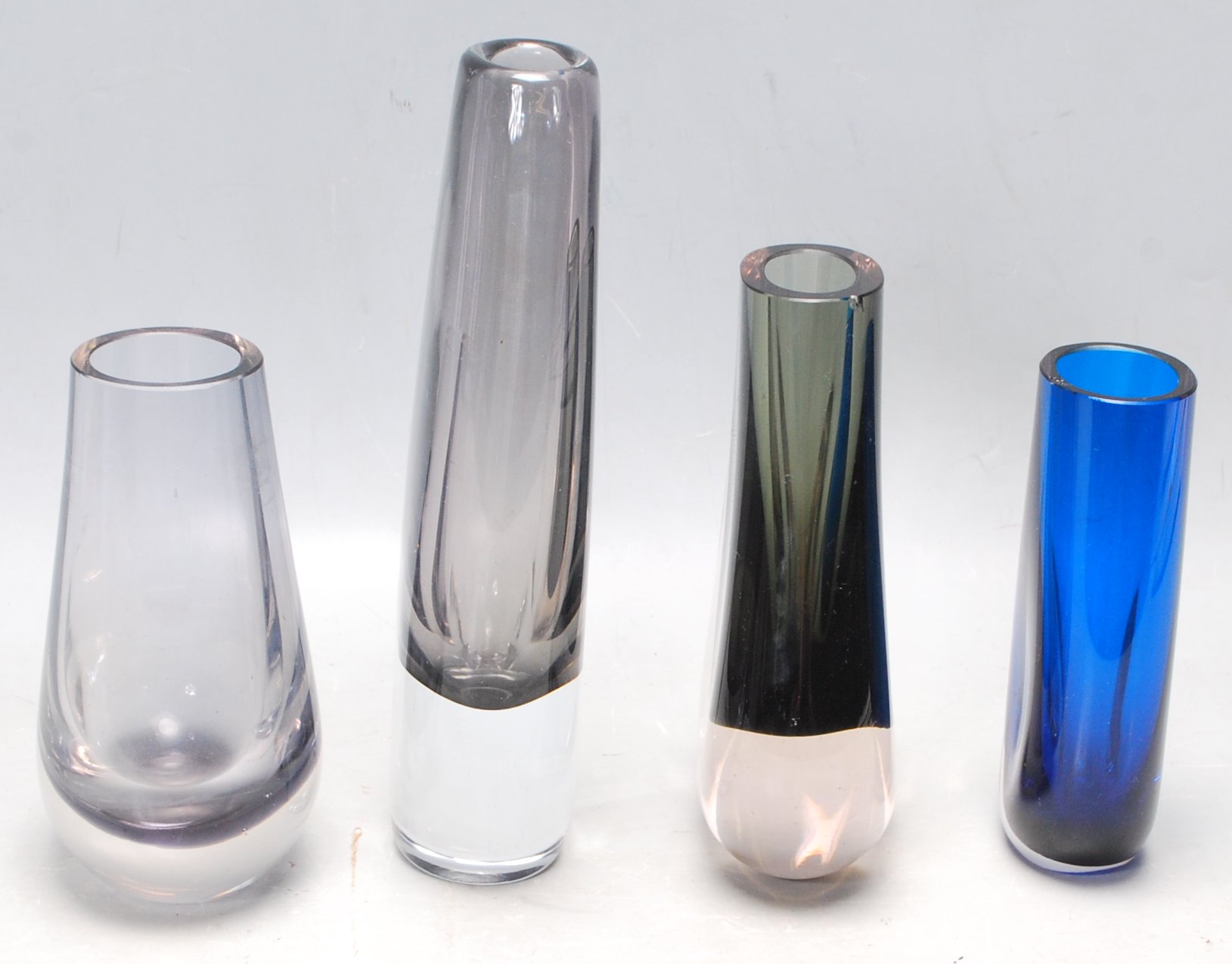 FOUR RETRO VINTAGE 20TH CETURY WHITEFRIARS TEARDROP STUDIO ART GLASS VASES - Image 2 of 4