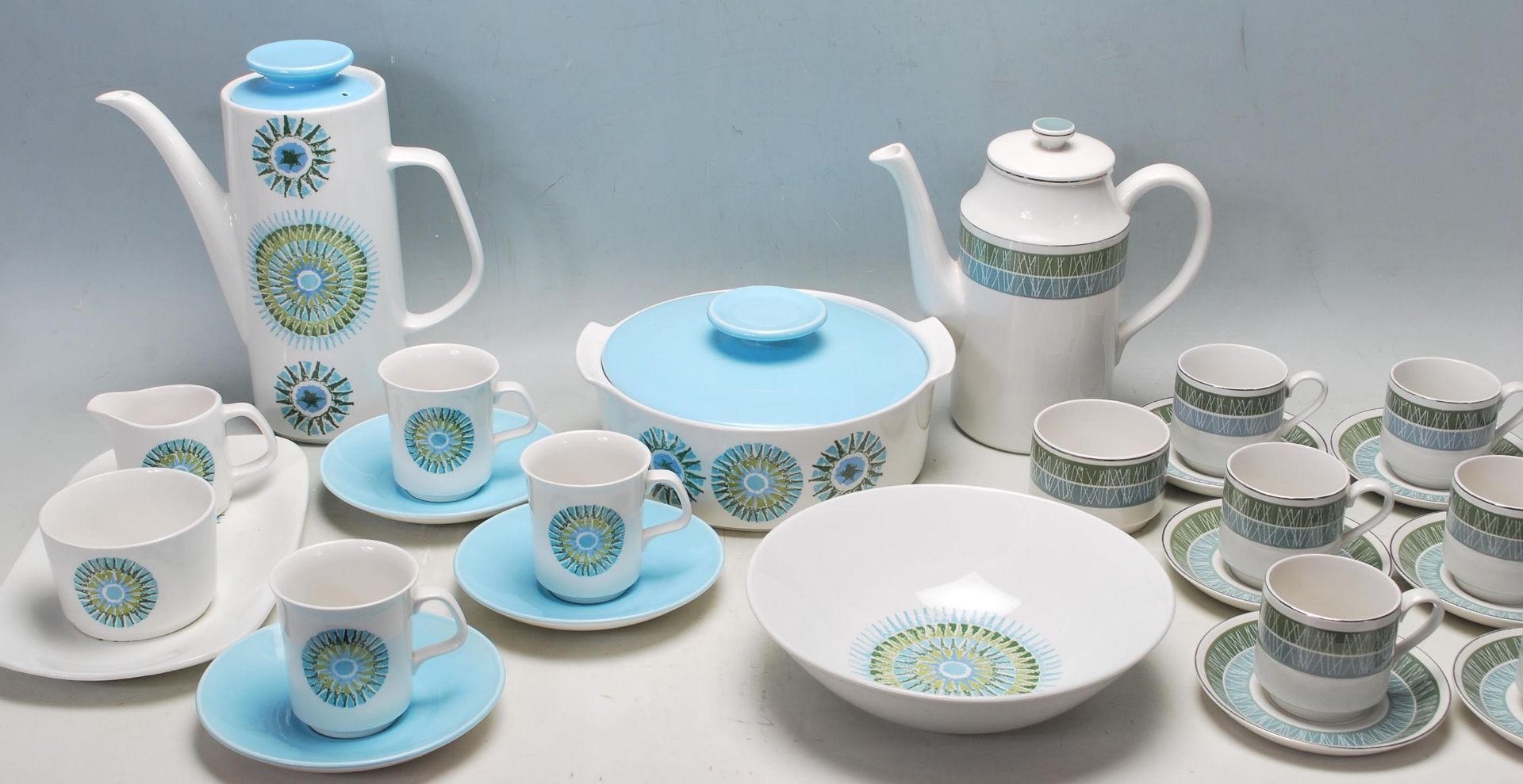 RETRO VINTAGE LATE 20TH CENTURY DINNER SERVICE BY MIDWINTER AND JG MEAKIN STUDIO.