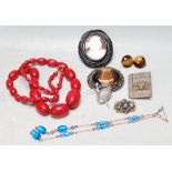 COLLECTION OF VINTAGE AND ANTIQUE JEWELLERY