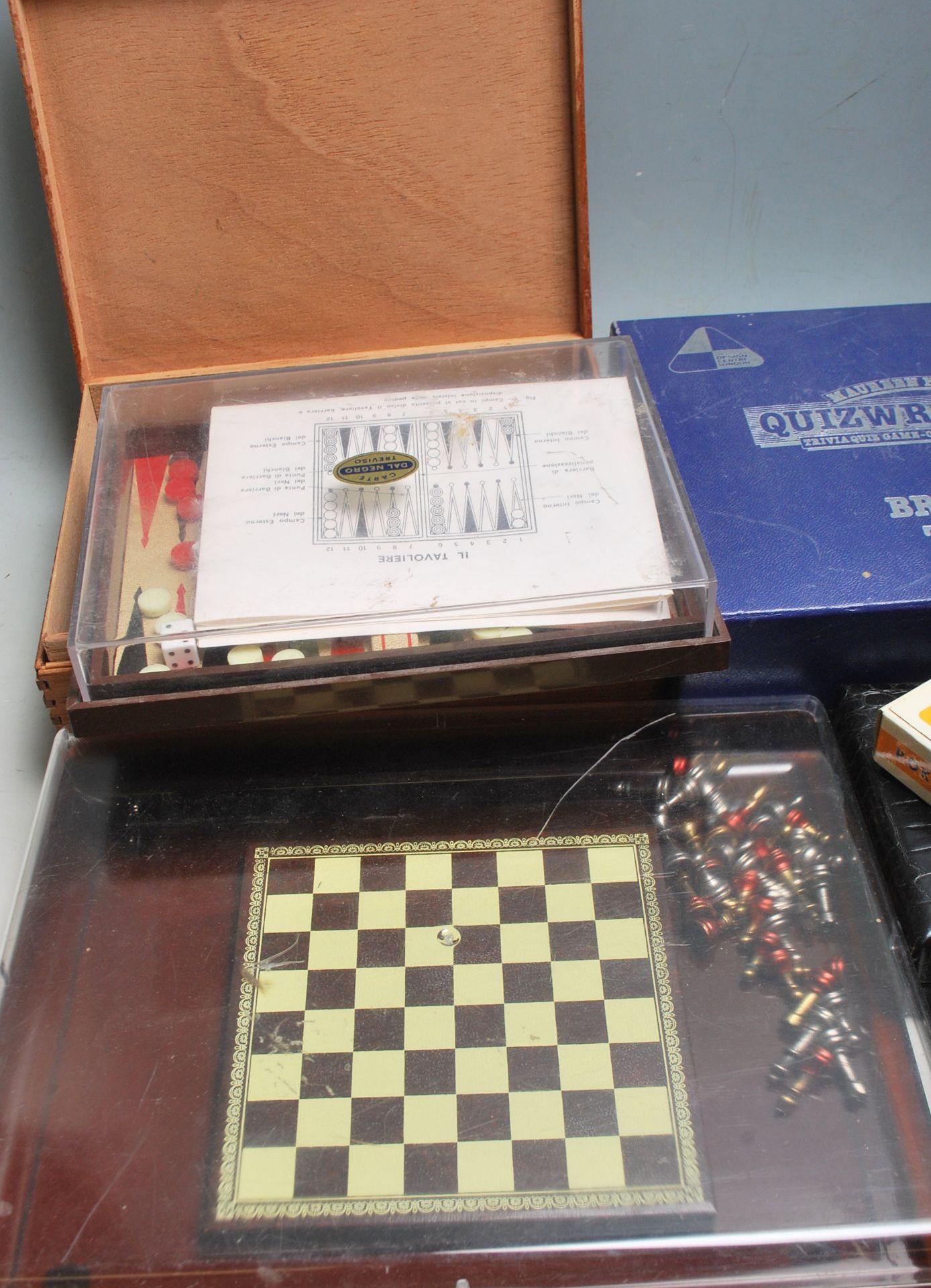 LARGE QUANTITY OF VINTAGE CHESS SETS AND GAME CARDS - Bild 10 aus 11