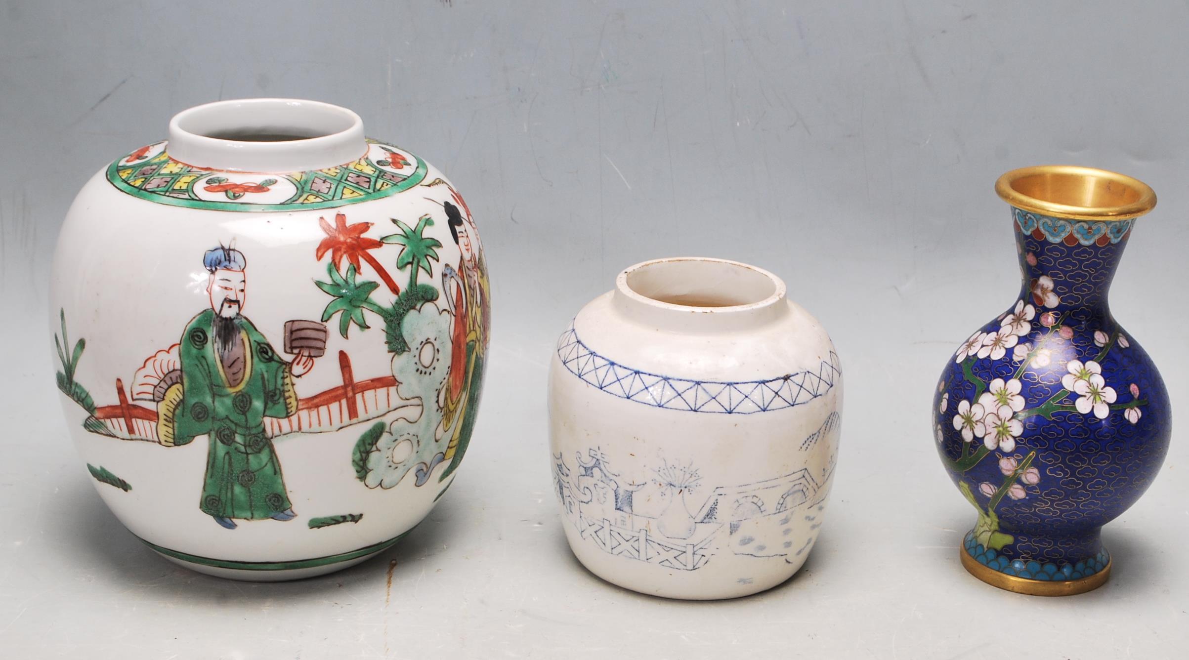 COLLECTION OF 20TH CENTURY CHINESE CERAMICS - Image 6 of 9