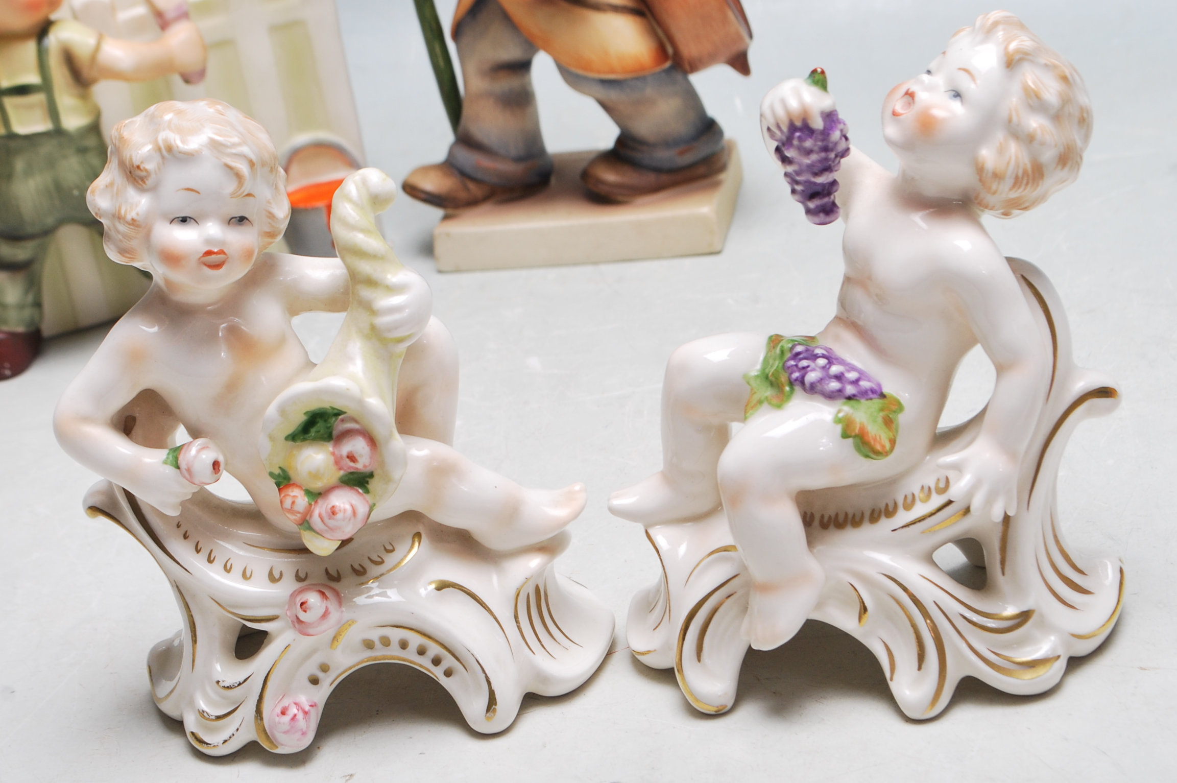 COLLECTION OF ORIGINAL HUMMEL / GOEBEL CERAMIC FIGURINES - Image 9 of 12