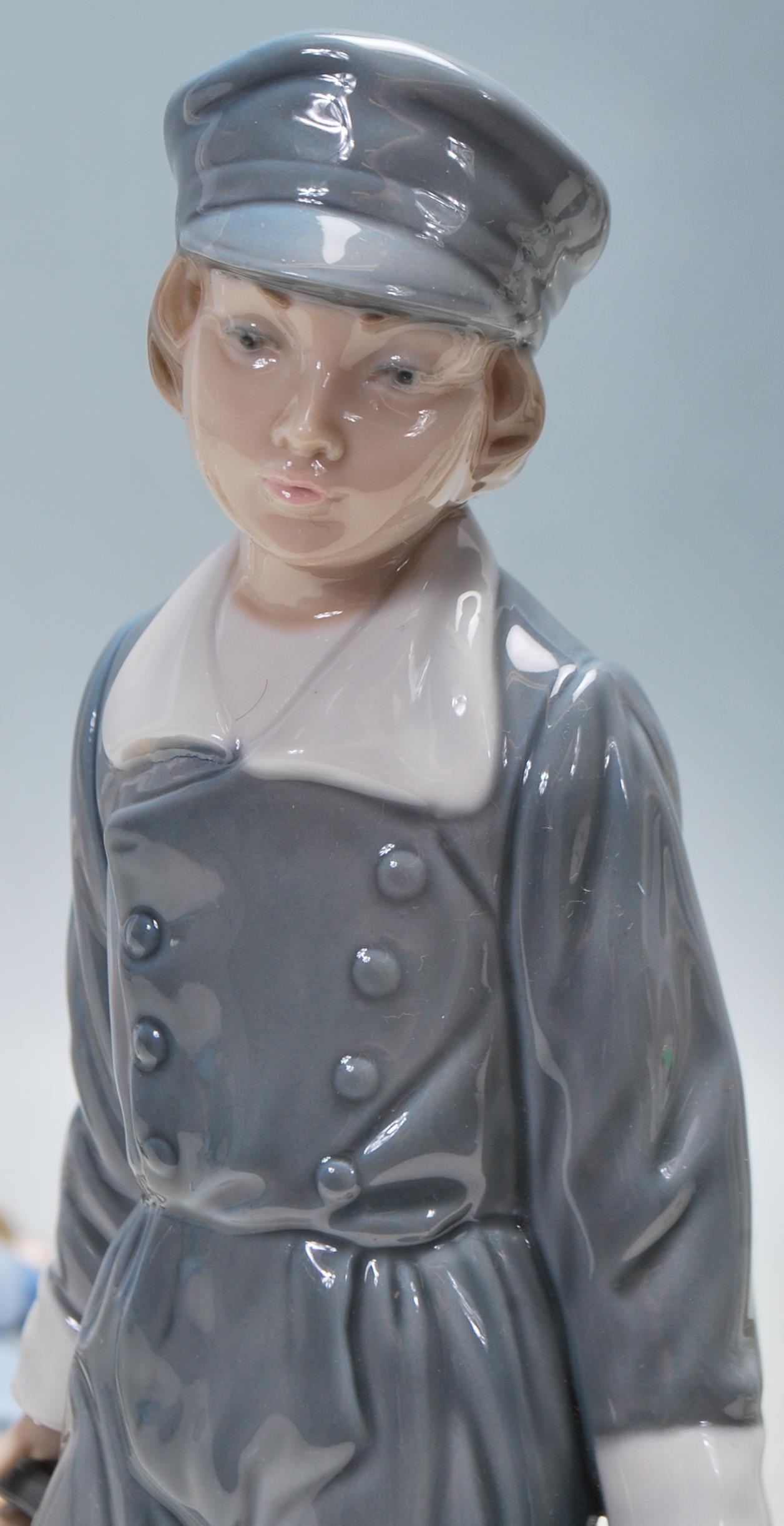 COLLECTION OF LATE 20TH CENTURY FIGURINES BY NAO / LLADRO - Image 11 of 11