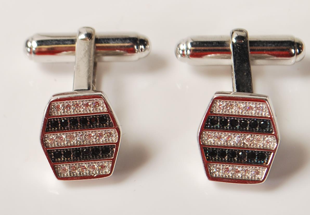 GENTLEMAN'S SILVER CUFFLINKS WITH BLACK AND WHITE