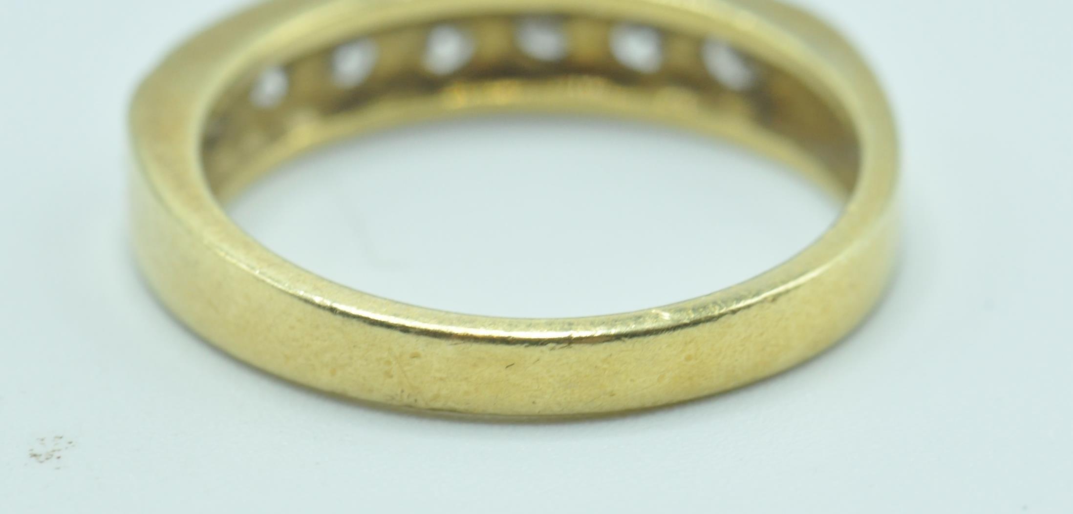 18CT GOLD & DIAMOND HALF ETERNITY RING - Image 6 of 8