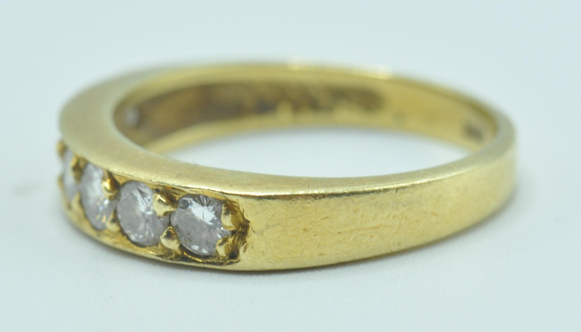 18CT GOLD & DIAMOND HALF ETERNITY RING - Image 4 of 8