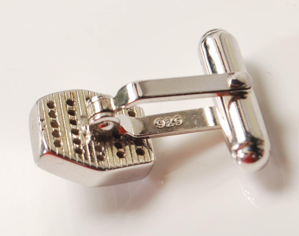GENTLEMAN'S SILVER CUFFLINKS WITH BLACK AND WHITE - Image 5 of 5