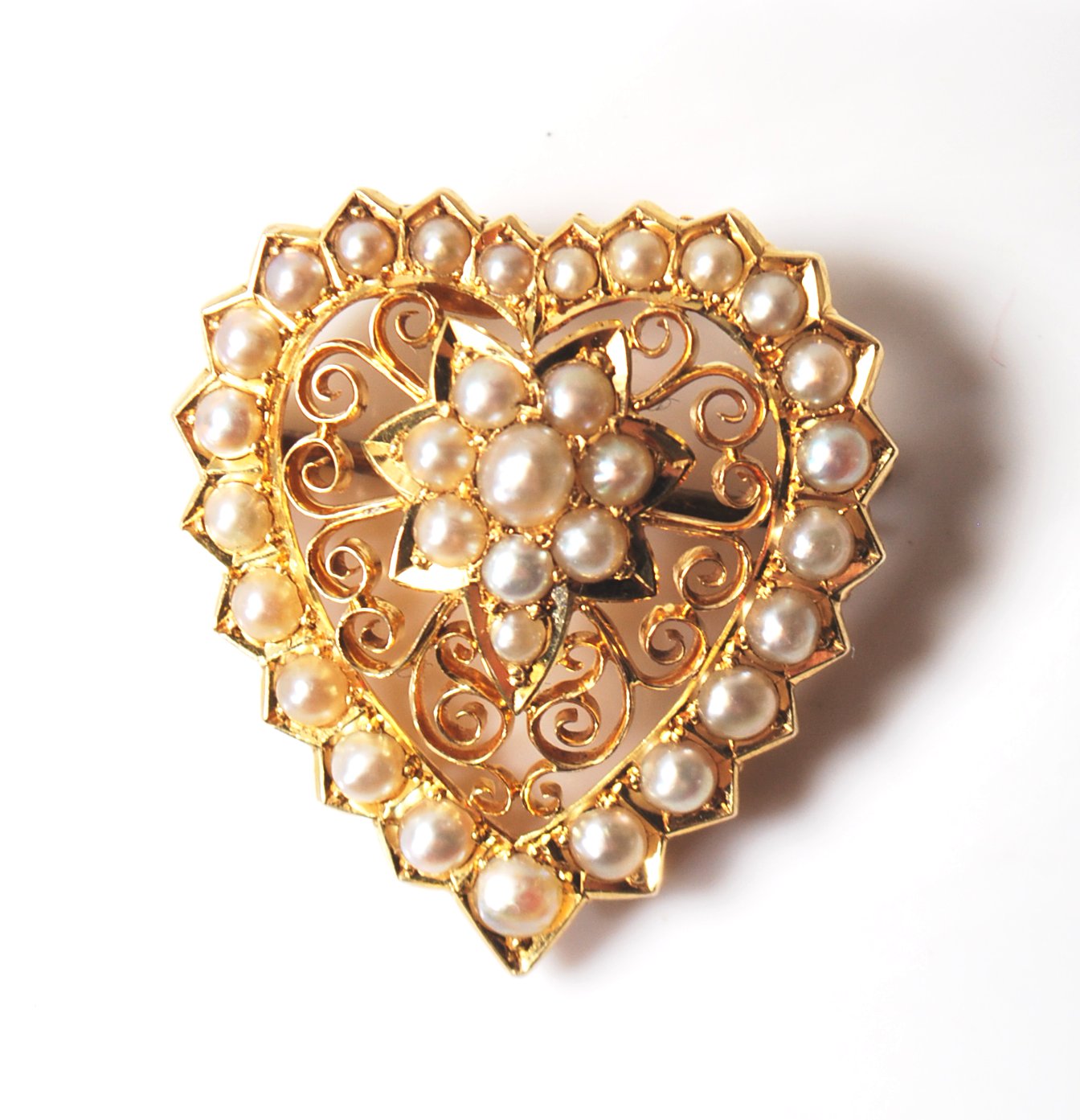 ANTIQUE 18CT GOLD AND SEED PEARL HEART BROOCH