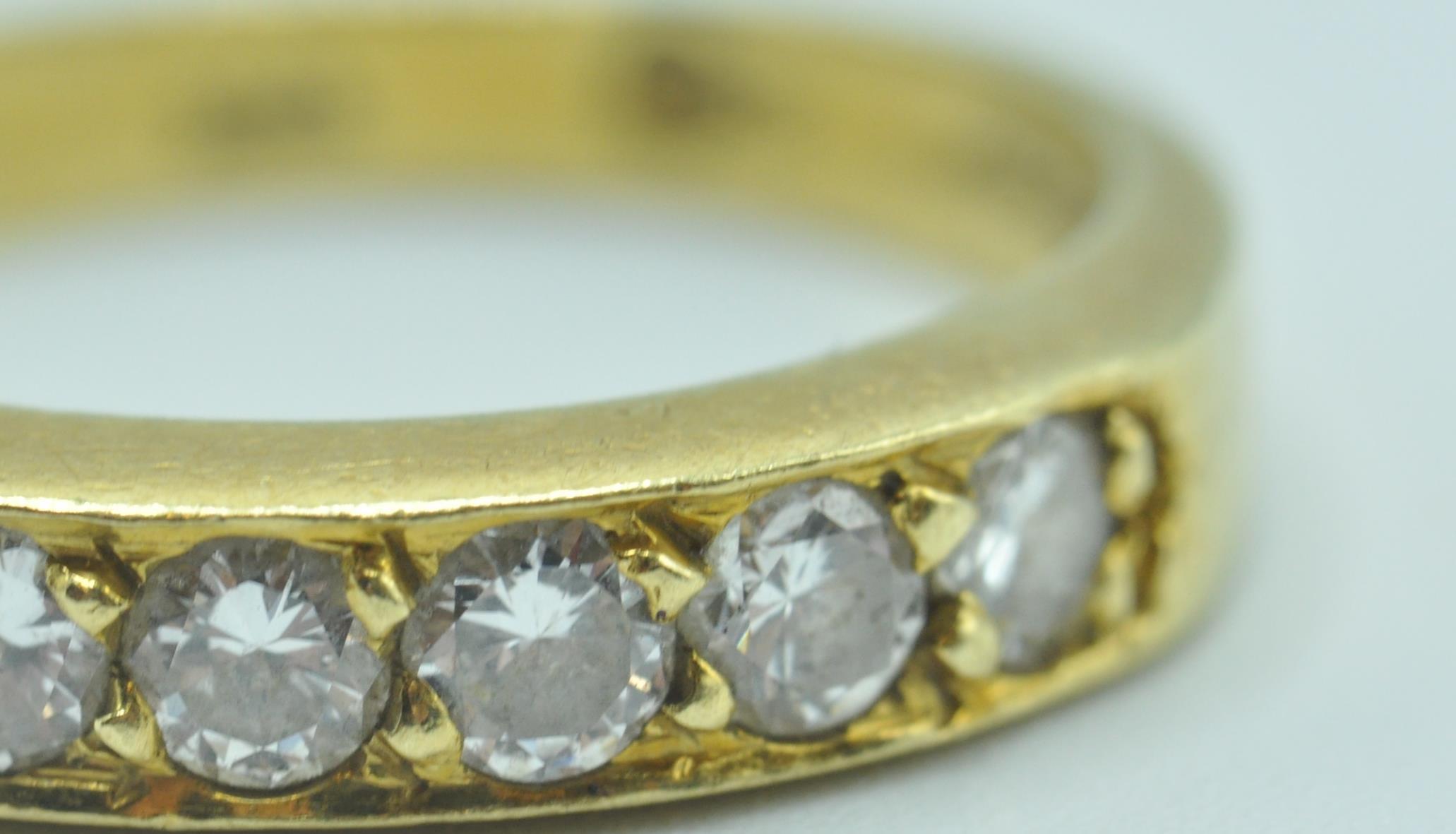 18CT GOLD & DIAMOND HALF ETERNITY RING - Image 3 of 8