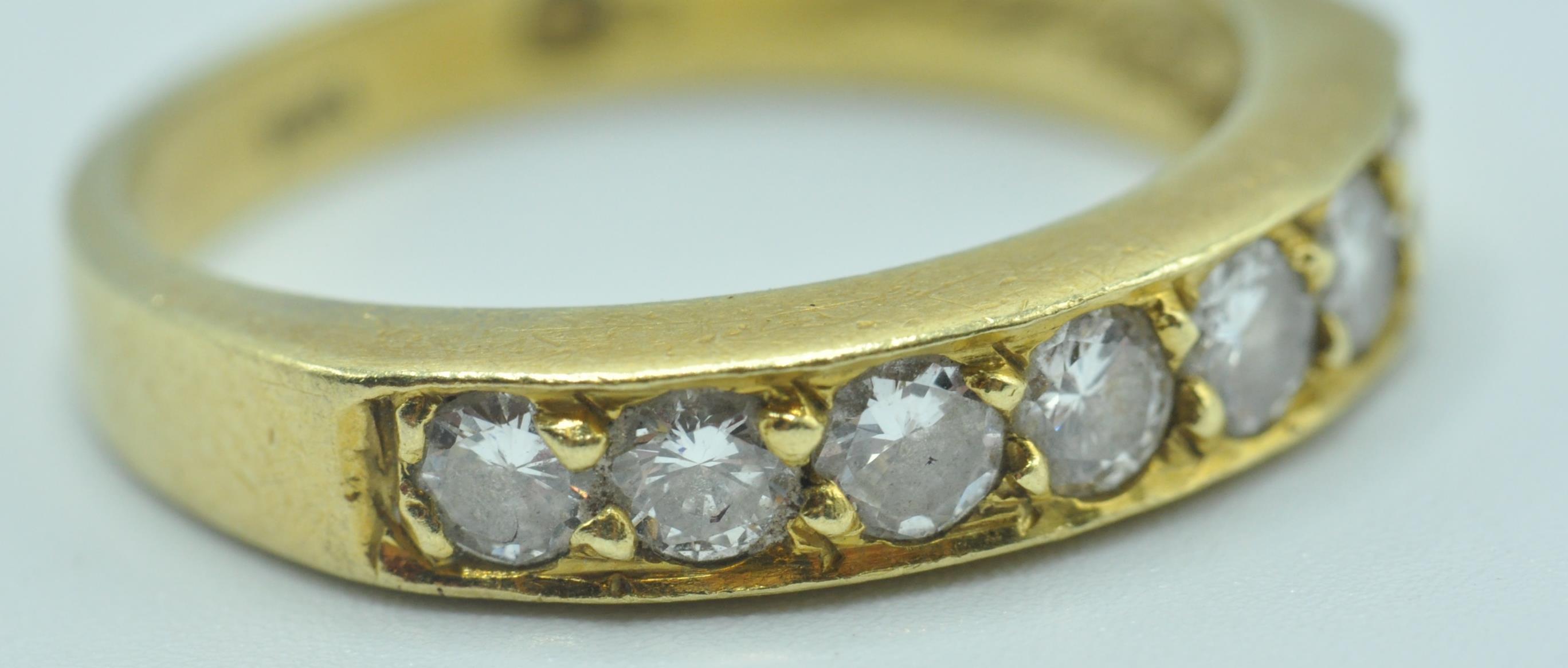 18CT GOLD & DIAMOND HALF ETERNITY RING - Image 2 of 8