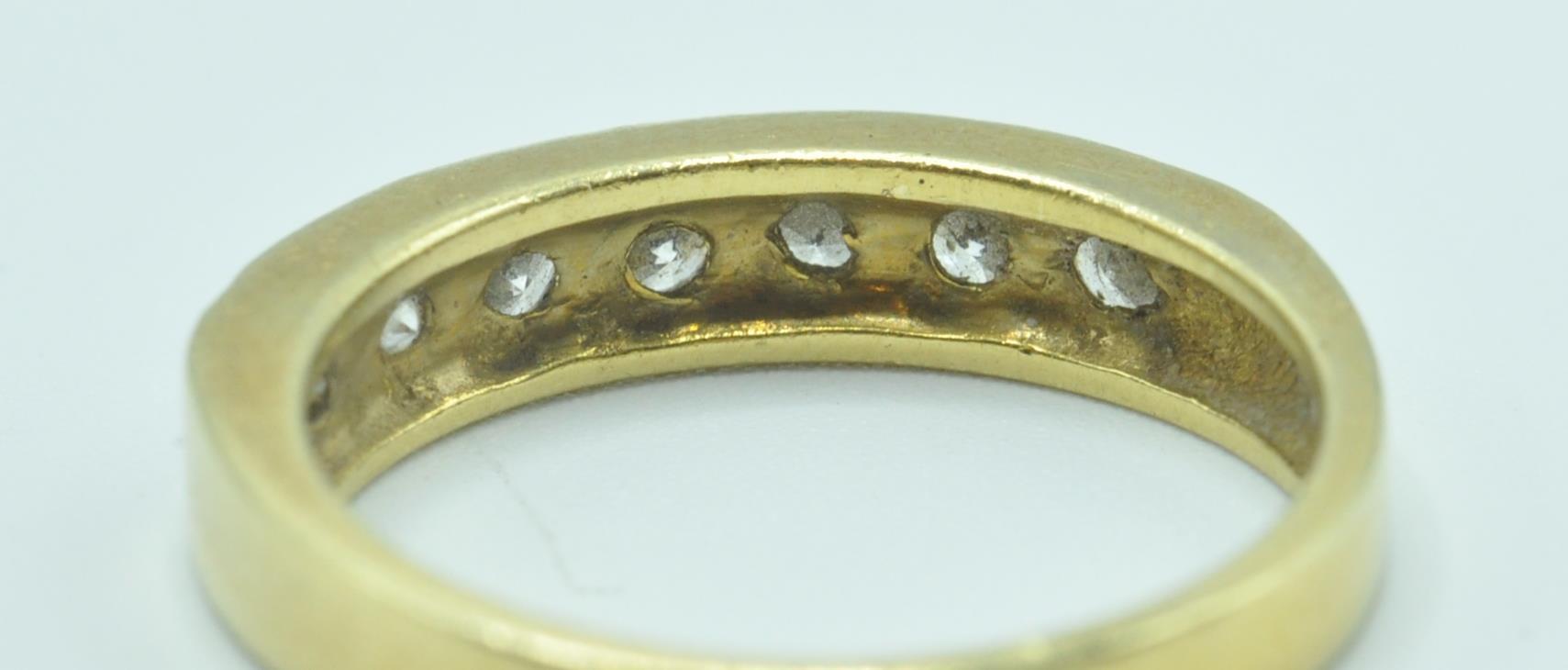 18CT GOLD & DIAMOND HALF ETERNITY RING - Image 5 of 8