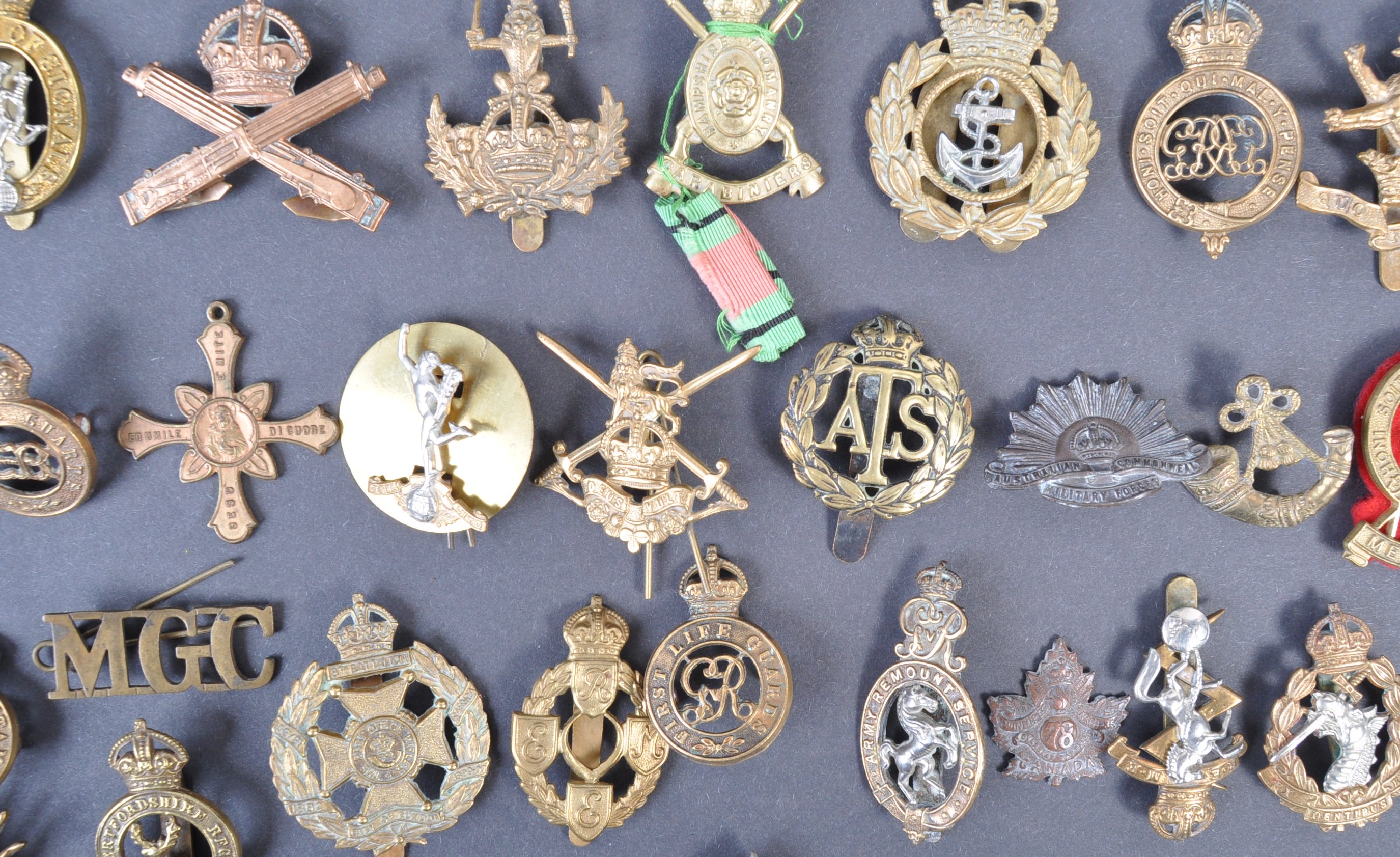 COLLECTION OF ASSORTED WWI & WWII BRITISH ARMY CAP BADGES - Image 2 of 3