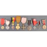 COLLECTION OF ASSORTED WWI RELATED FRENCH & GERMAN MEDALS