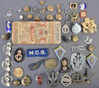 COLLECTION OF ASSORTED MILITARY CAP BADGES & OTHER ITEMS