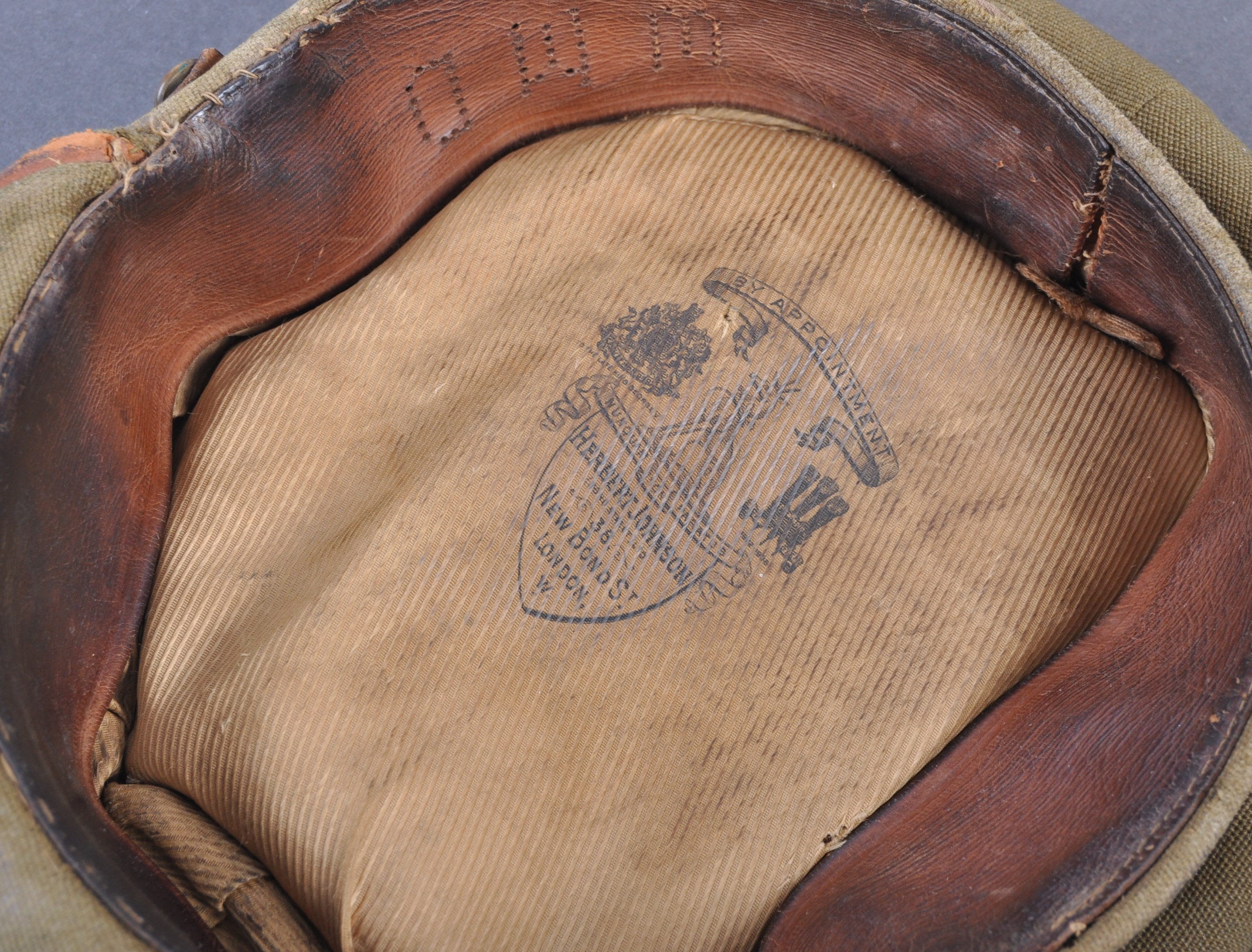 WWI FIRST WORLD WAR ROYAL ARTILLERY OFFICER'S PEAKED CAP - Image 5 of 6