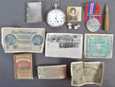 COLLECTION OF ASSORTED MILITARY ITEMS / COLLECTABLES