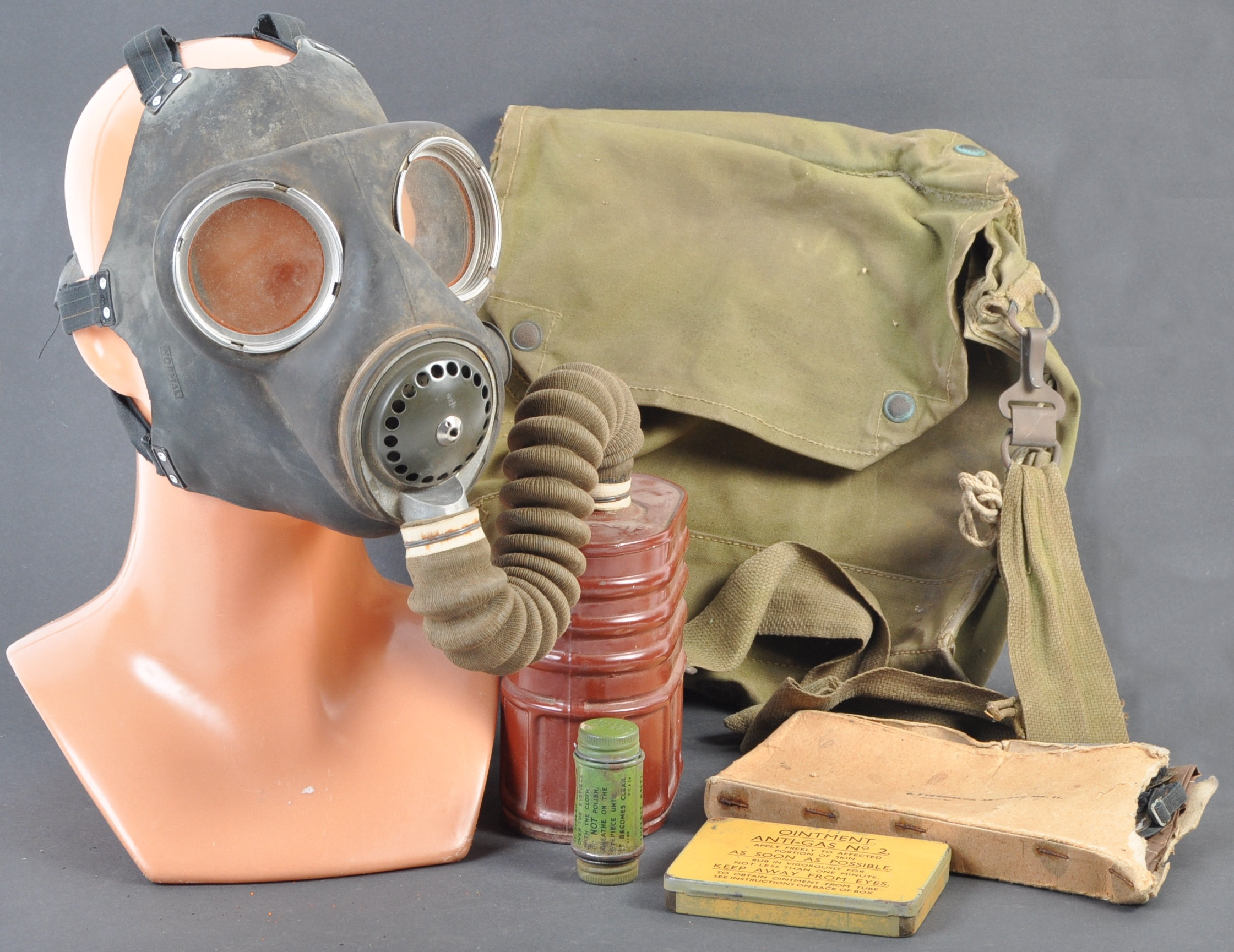 WWII SECOND WORLD WAR ' HOME FRONT ' GAS MASK & FIRST AID ITEMS