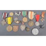 COLLECTION OF ASSORTED WWI & WWII MEDALS - USA, ENGLISH ETC