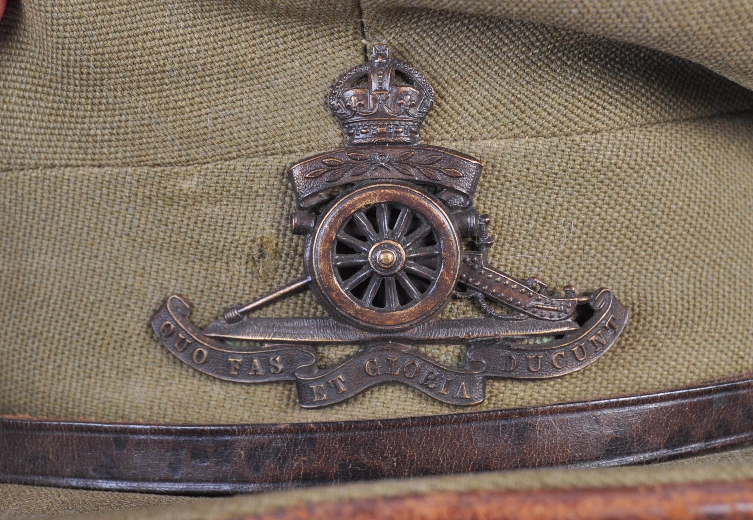 WWI FIRST WORLD WAR ROYAL ARTILLERY OFFICER'S PEAKED CAP - Image 4 of 6