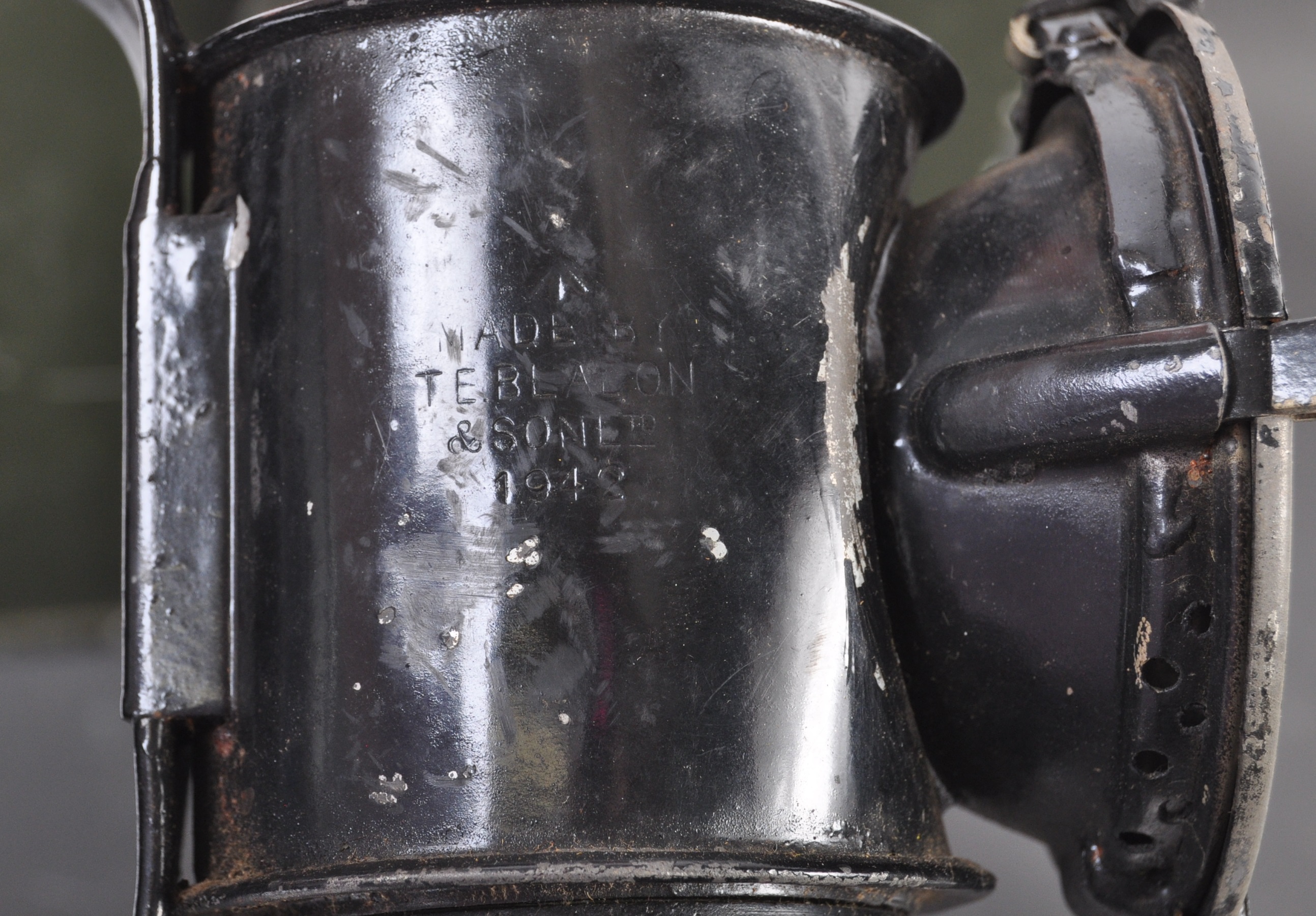 RARE WWII CIVIL DEFENCE BLACKOUT LANTERNS IN ORIGINAL BOX - Image 3 of 4