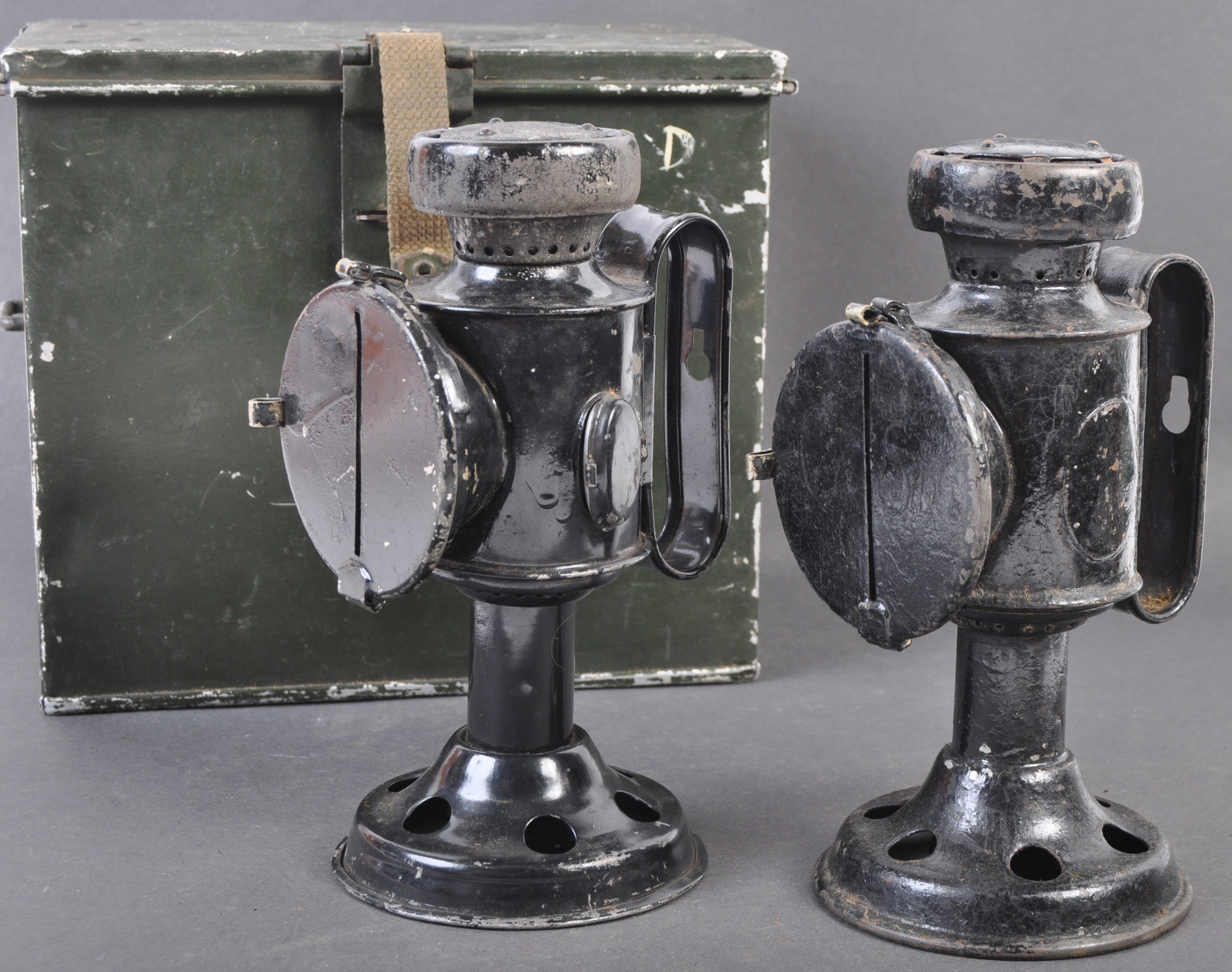 RARE WWII CIVIL DEFENCE BLACKOUT LANTERNS IN ORIGINAL BOX - Image 2 of 4