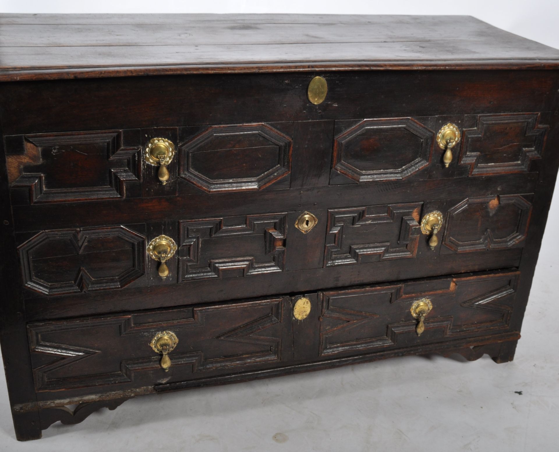 ANTIQUE 17TH CENTURY OAK BLOCK FRONTED MULE CHEST COFFER - Image 5 of 6