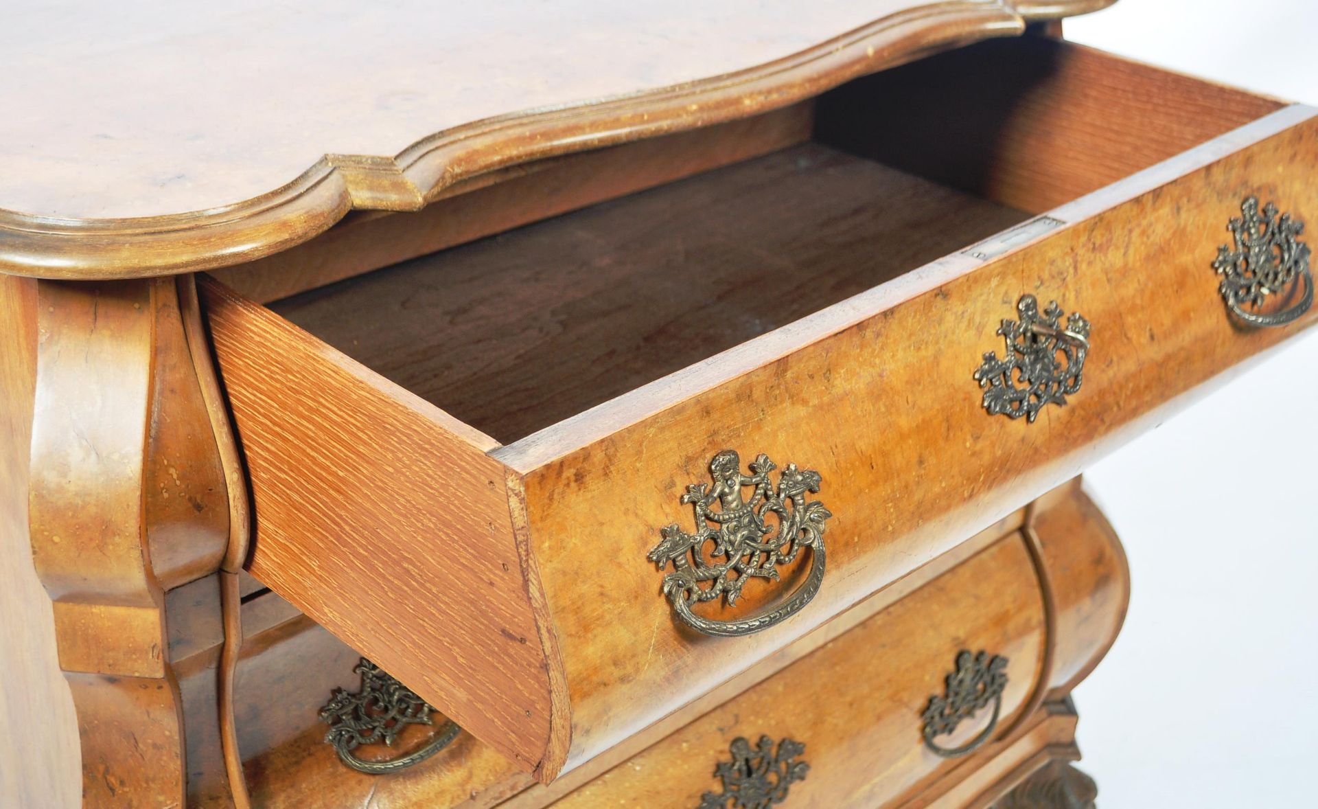 19TH CENTURY ANTIQUE WALNUT COMMODE CHEST OF DRAWERS - Image 4 of 8