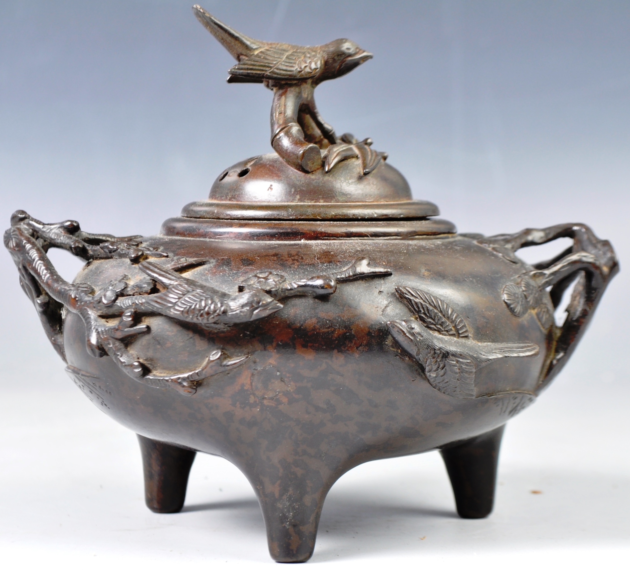 19TH CENTURY CHINESE ANTIQUE BRONZE LIDDED CENSER