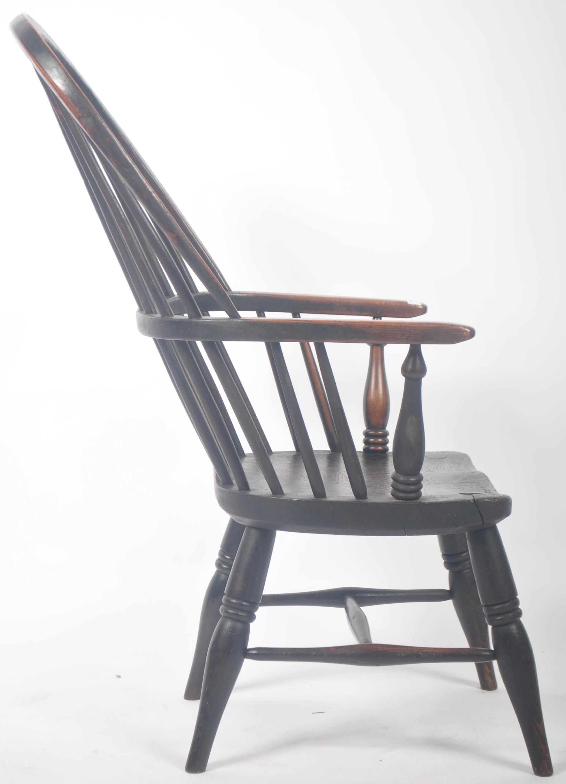 19TH CENTURY GEORGIAN OAK AND ELM WINDSOR ARMCHAIR - Image 5 of 7