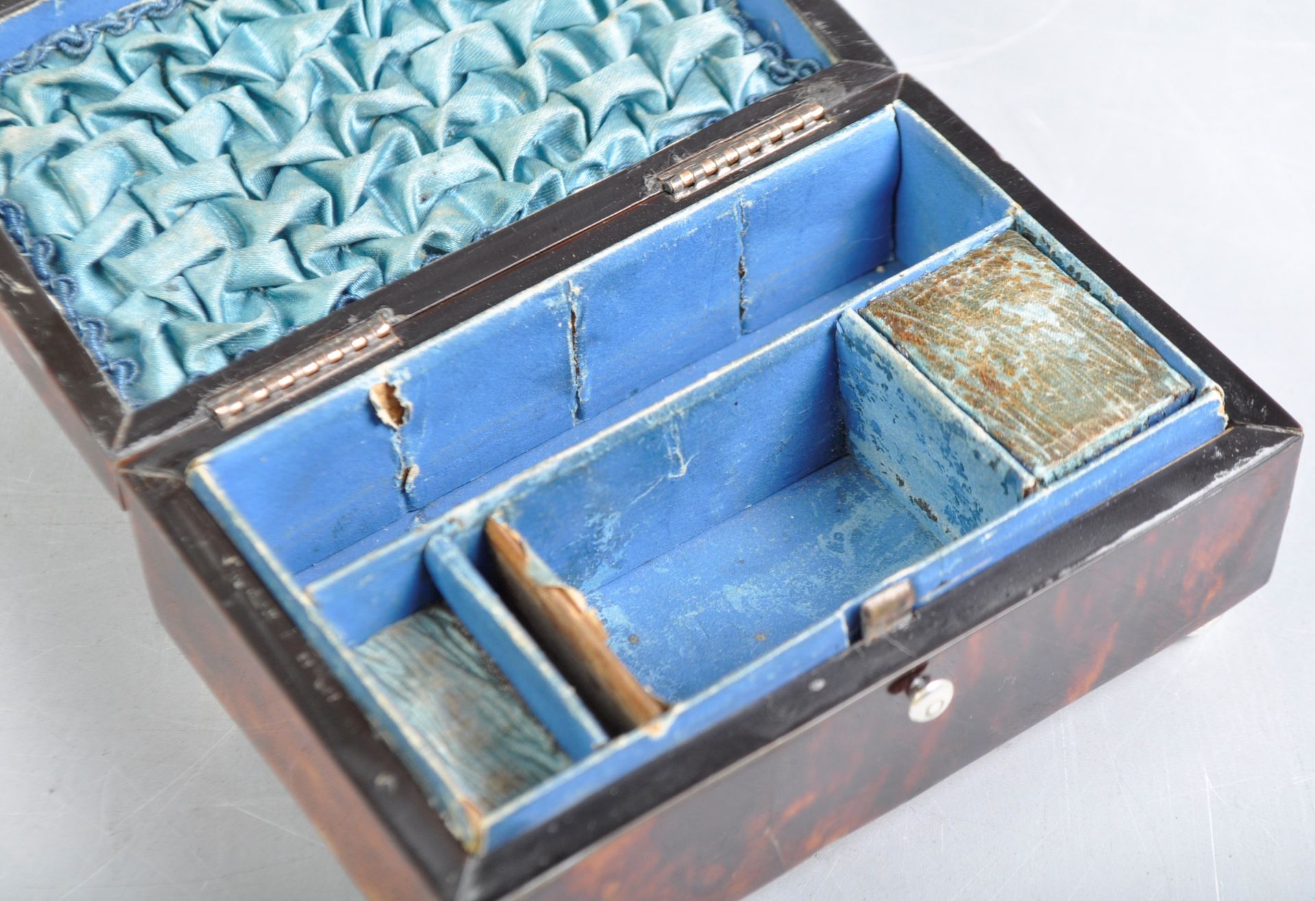 19TH CENTURY BLONDE TORTOISESHELL WORK / SEWING BOX - Bild 2 aus 4