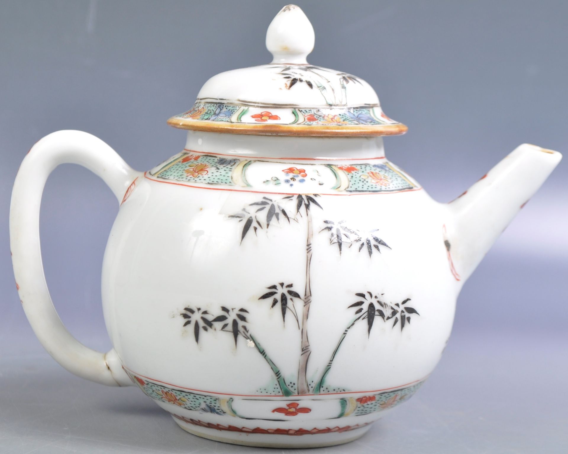 19TH CENTURY CHINESE HAND PAINTED CERAMIC TEAPOT - Bild 5 aus 5