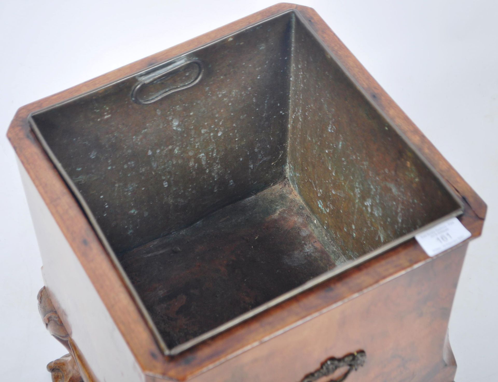 19TH CENTURY GEORGIAN WALNUT WINE BUCKET RAISED ON BALL AND CLAW FEET - Image 3 of 5