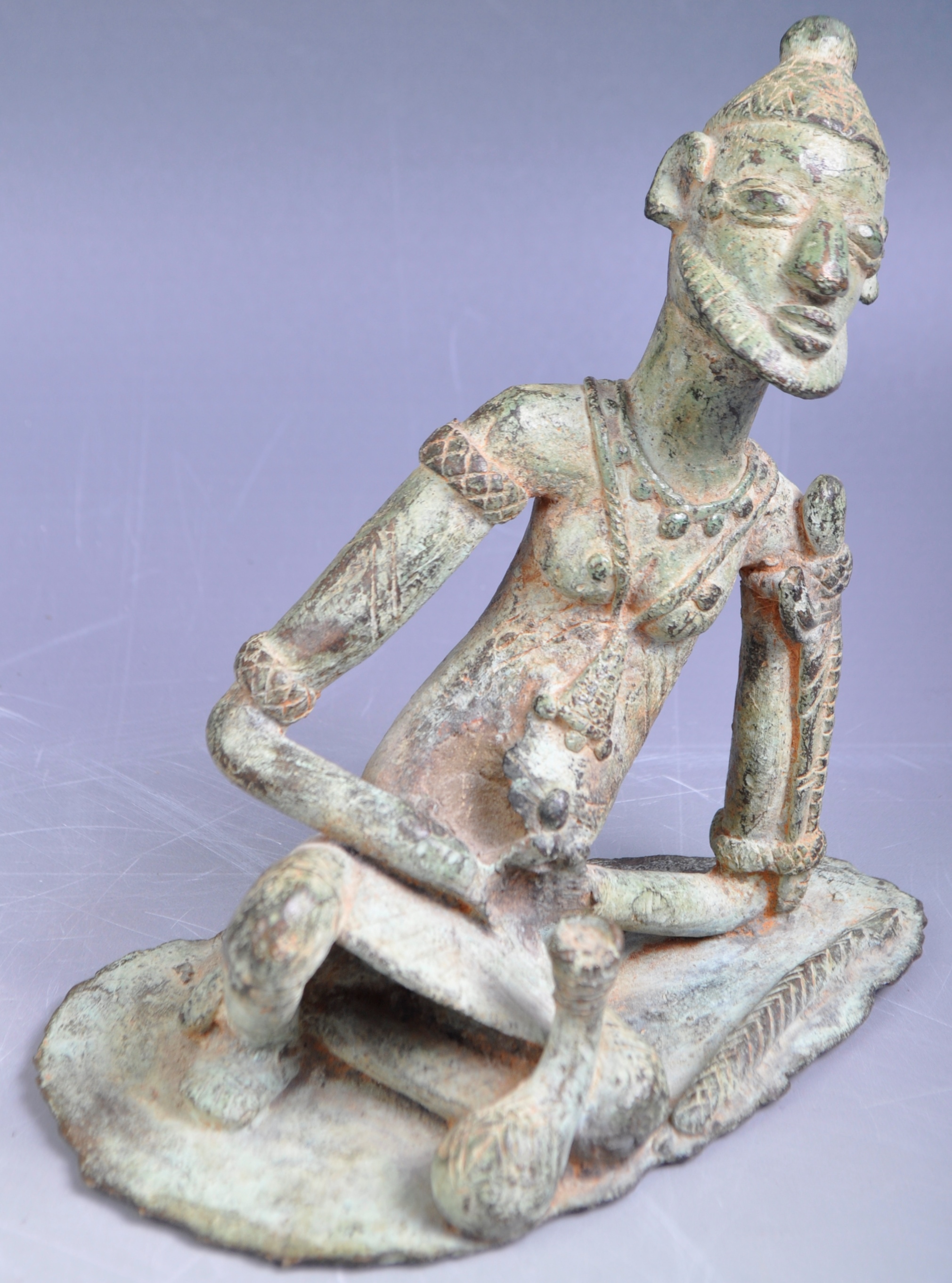 19TH CENTURY AFRICAN TRIBAL BENIN BRONZE FIGURE STATUE - Image 2 of 6