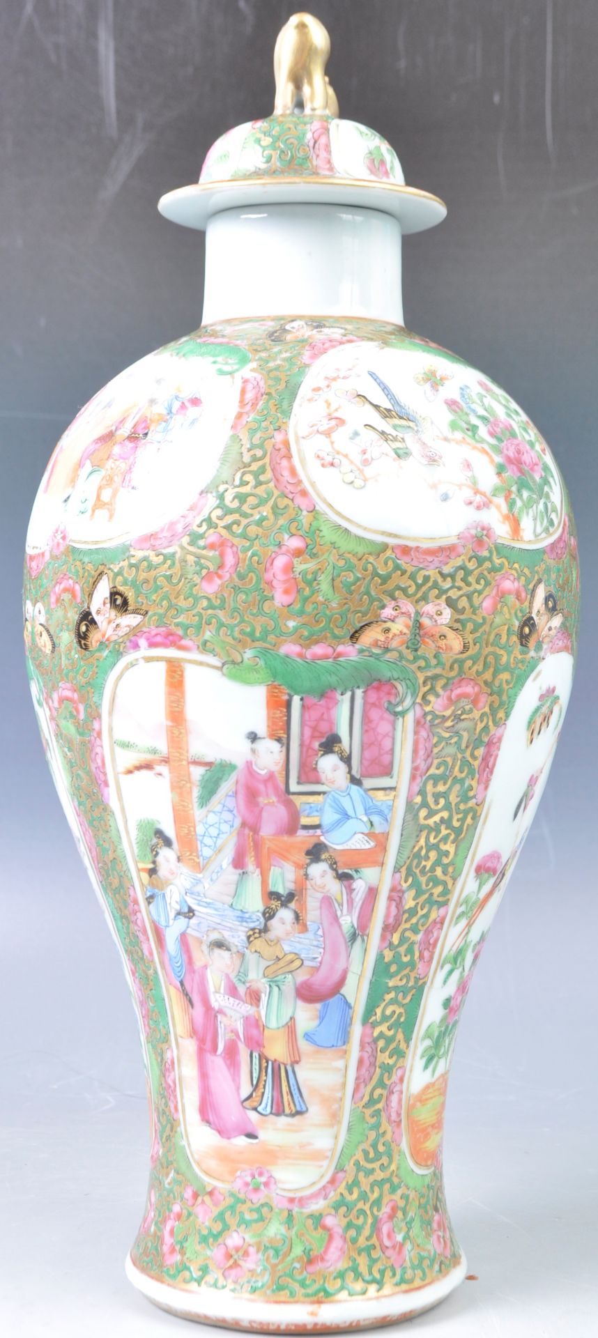 19TH CENTURY CHINESE CANTON FAMILLE ROSE MEIPING VASE AND COVER - Bild 4 aus 6