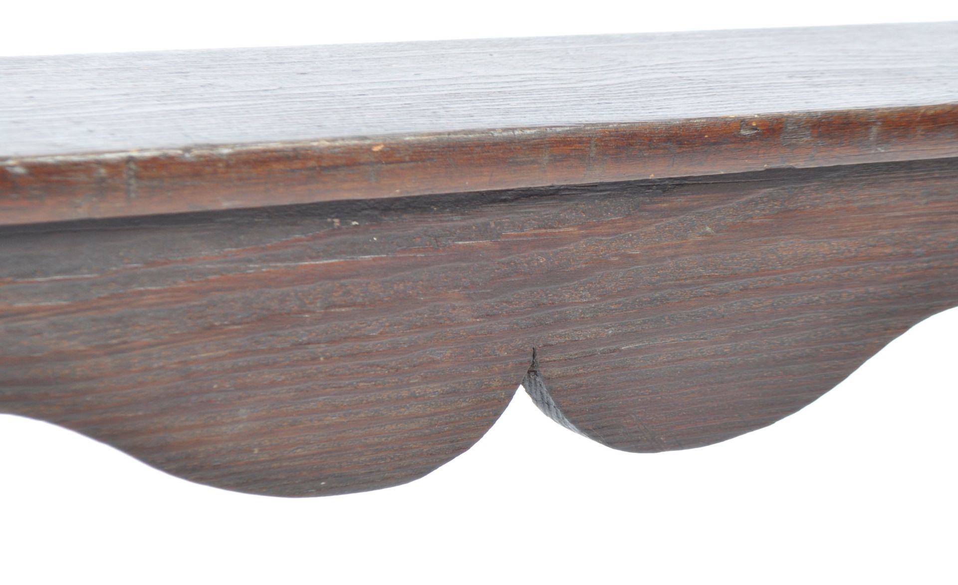 18TH CENTURY GEORGIAN COUNTRY OAK BENCH OF GOOD PROPORTIONS - Image 4 of 4