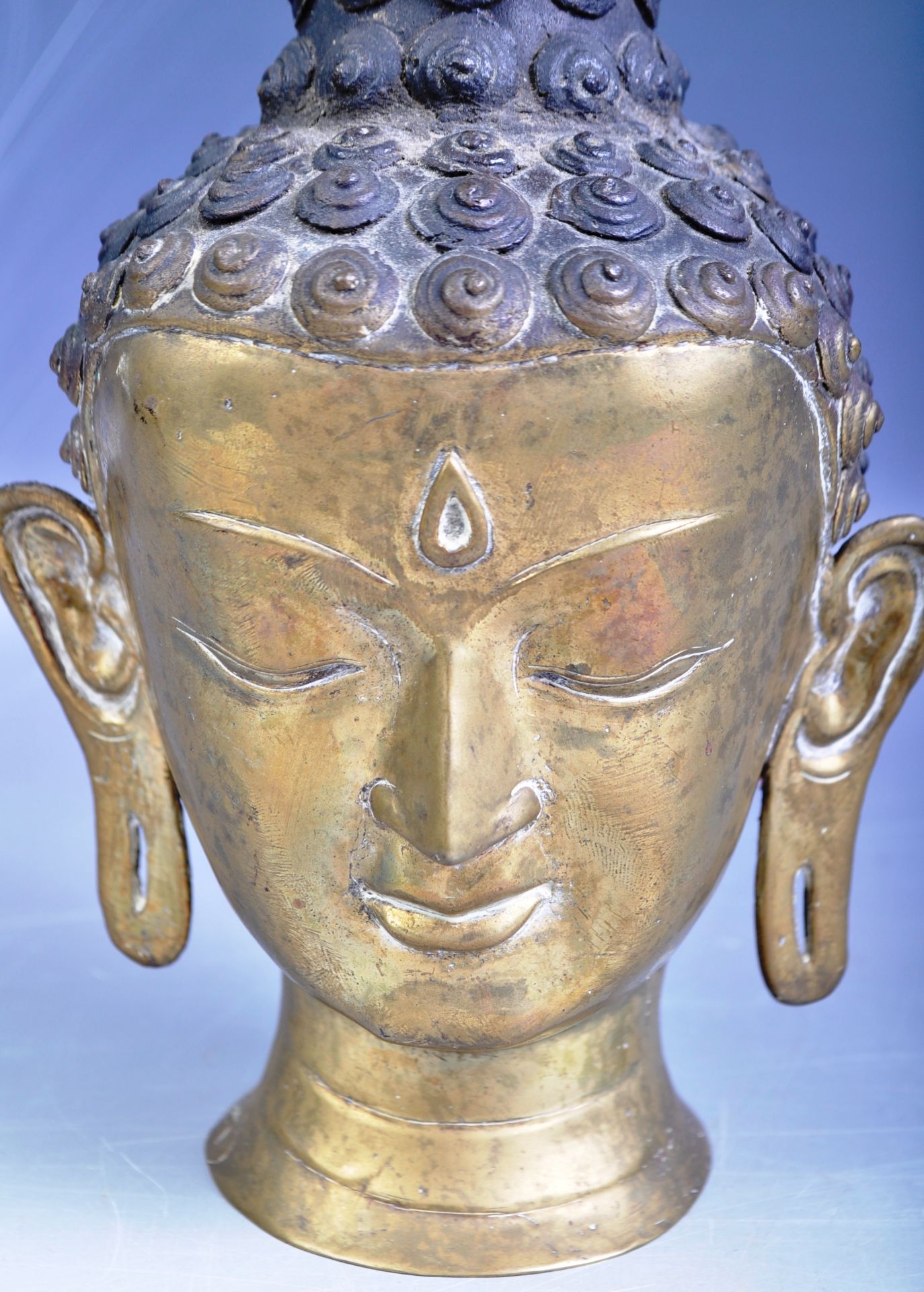 19TH CENTURY CHINESE TIBETAN HOLLOW BRONZE BUST OF BUDDHA - Image 4 of 5