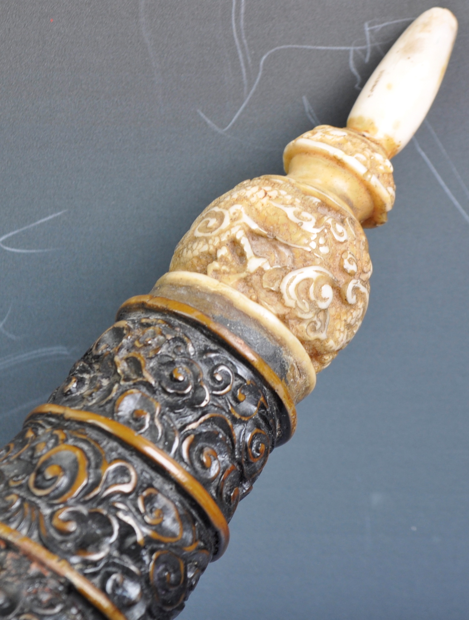 LARGE AND IMPRESSIVE CHINESE DRAGON OPIUM PIPE - Image 10 of 11