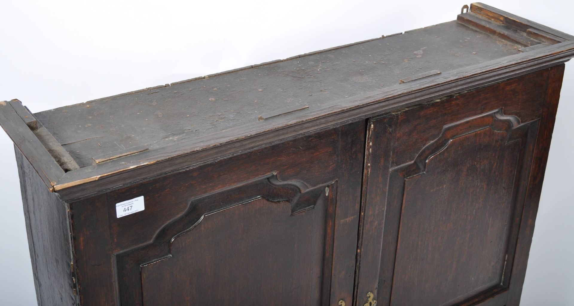 ANTIQUE GEORGIAN OAK HANGING WALL CABINET WITH DRAWER - Image 3 of 5