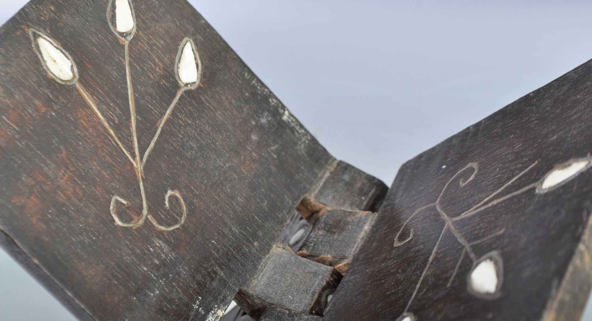 19TH CENTURY MIDDLE EASTERN ANTIQUE KORAN STAND WITH MOTHER OF PEARL AND PEWTER INLAY - Image 4 of 4