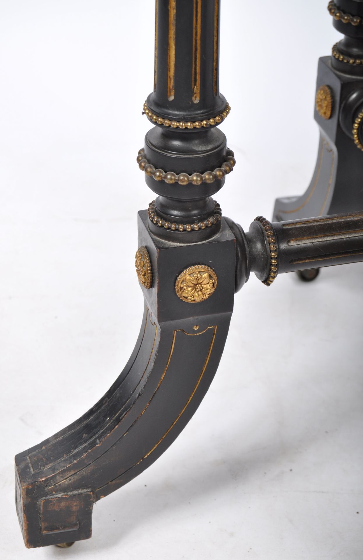 GILLOW & CO 19TH CENTURY EBONISED AND GILDED SIDE TABLE - Image 5 of 8
