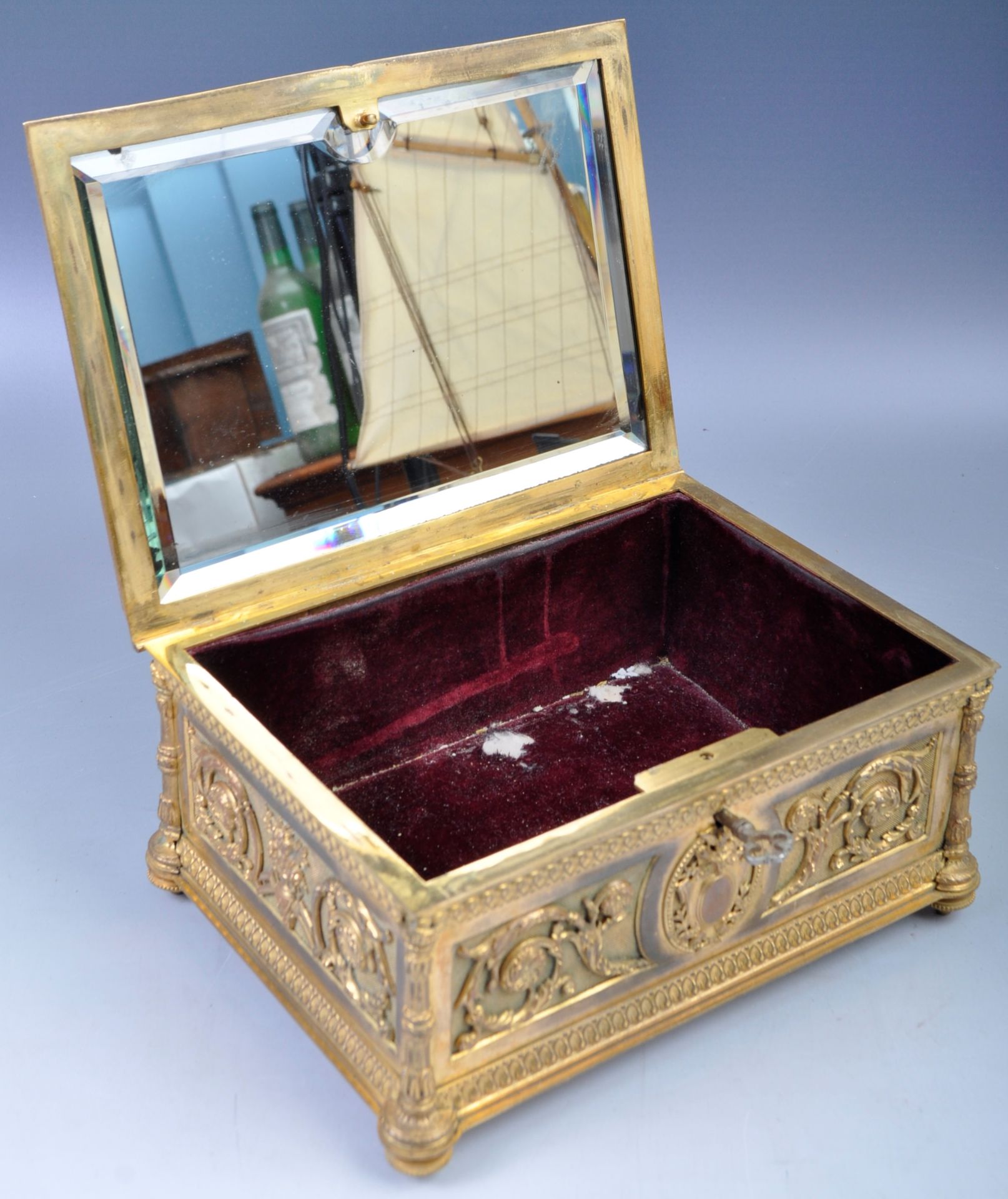 19TH CENTURY FRENCH PALAIS ROYALE GILDED ORMOLU CASKET - Image 3 of 6